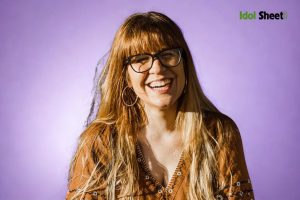 Ali Hazelwood Net Worth and Biography